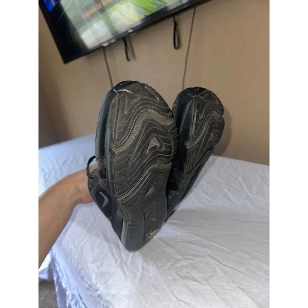 Nike Air Max 200 Triple Black Sneakers AT5627-001 Kids 6y / Women's 7.5